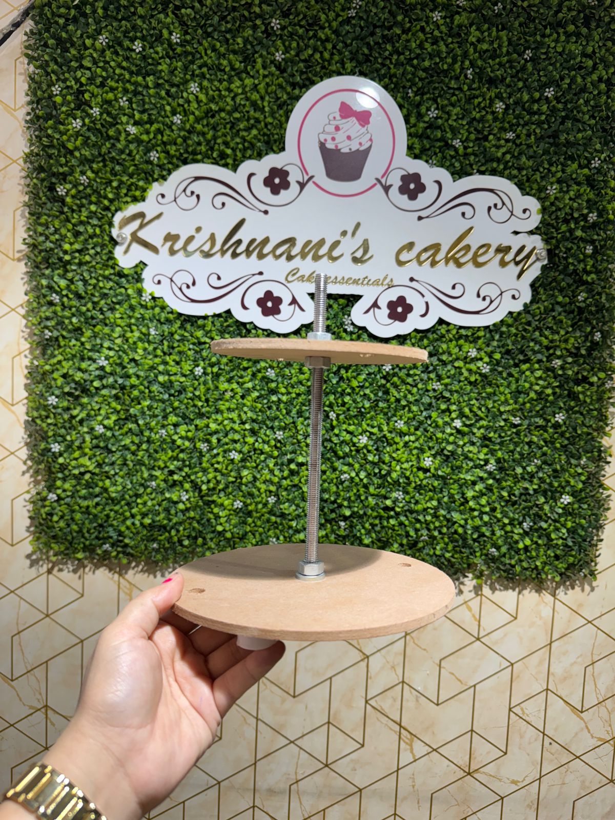 Anti Gravity Cake Stand 12*8