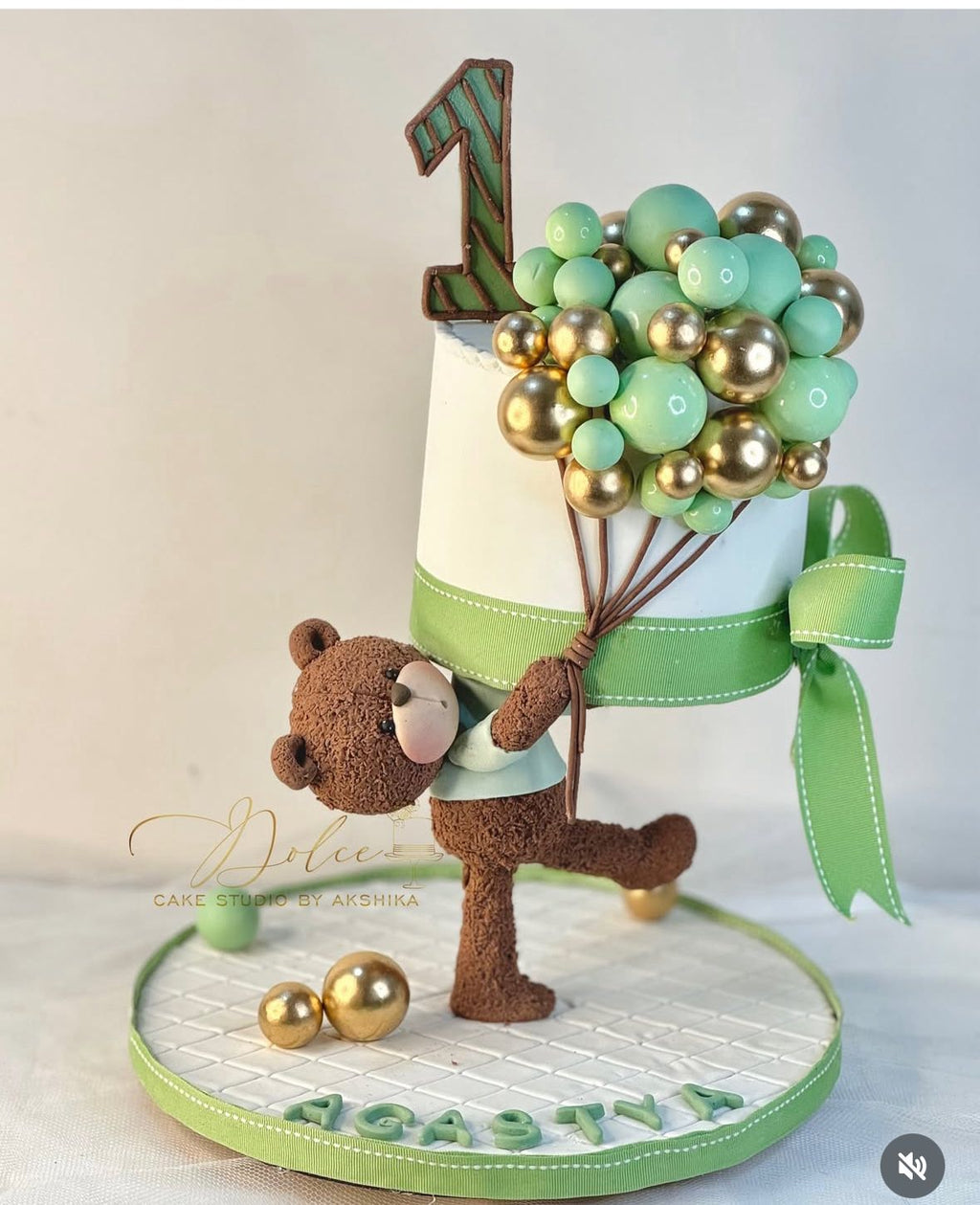 Anti Gravity Cake Stand 12*6