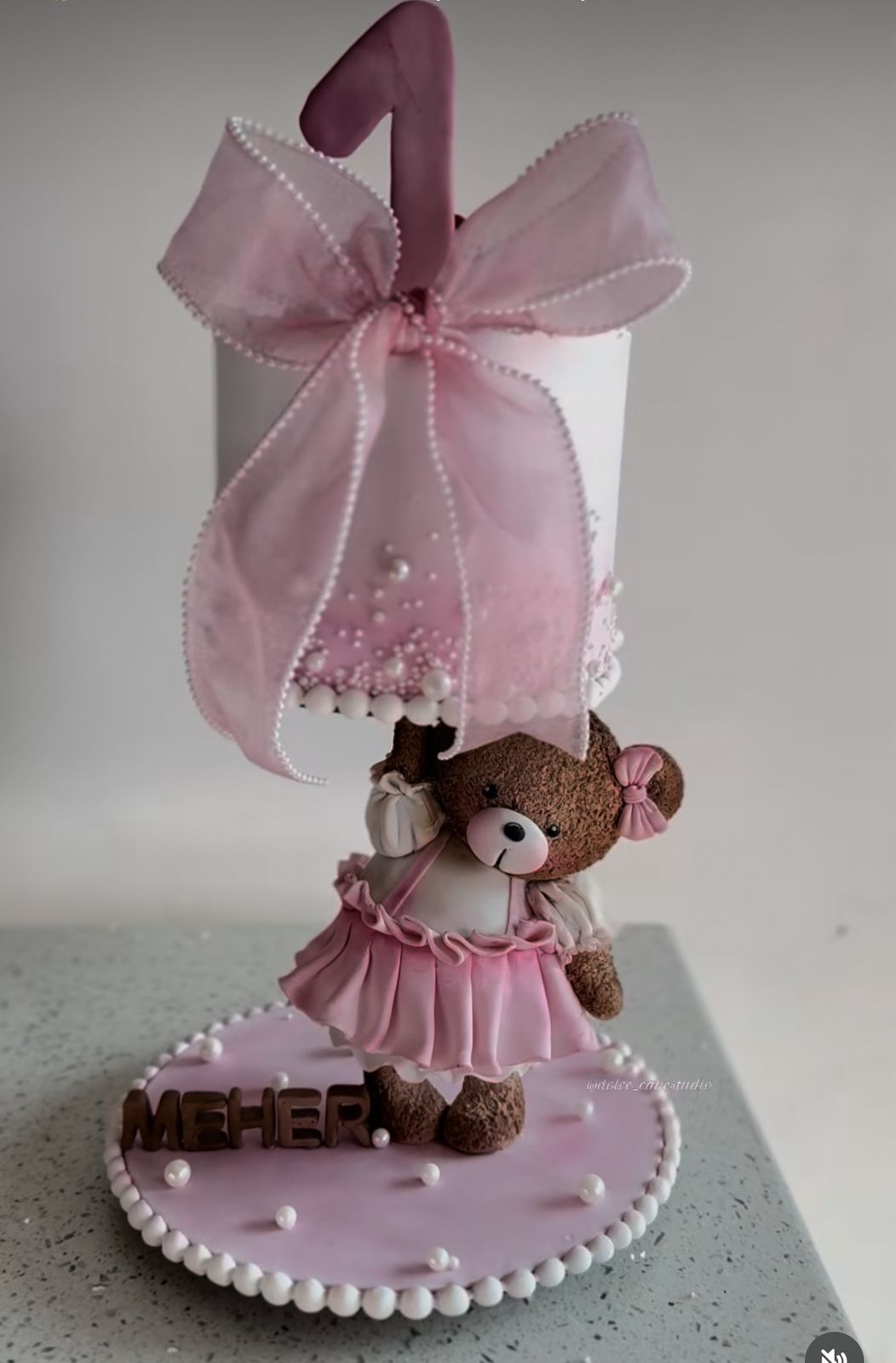 Anti Gravity Cake Stand 8*6