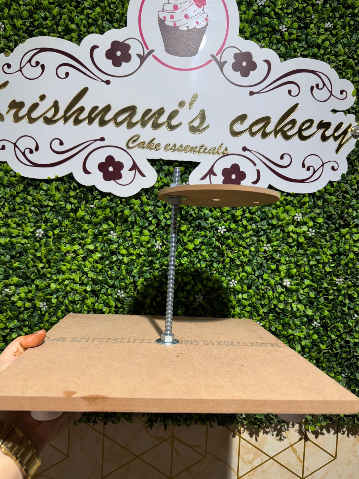 Anti Gravity Cake Stand (12 by 6 inch)