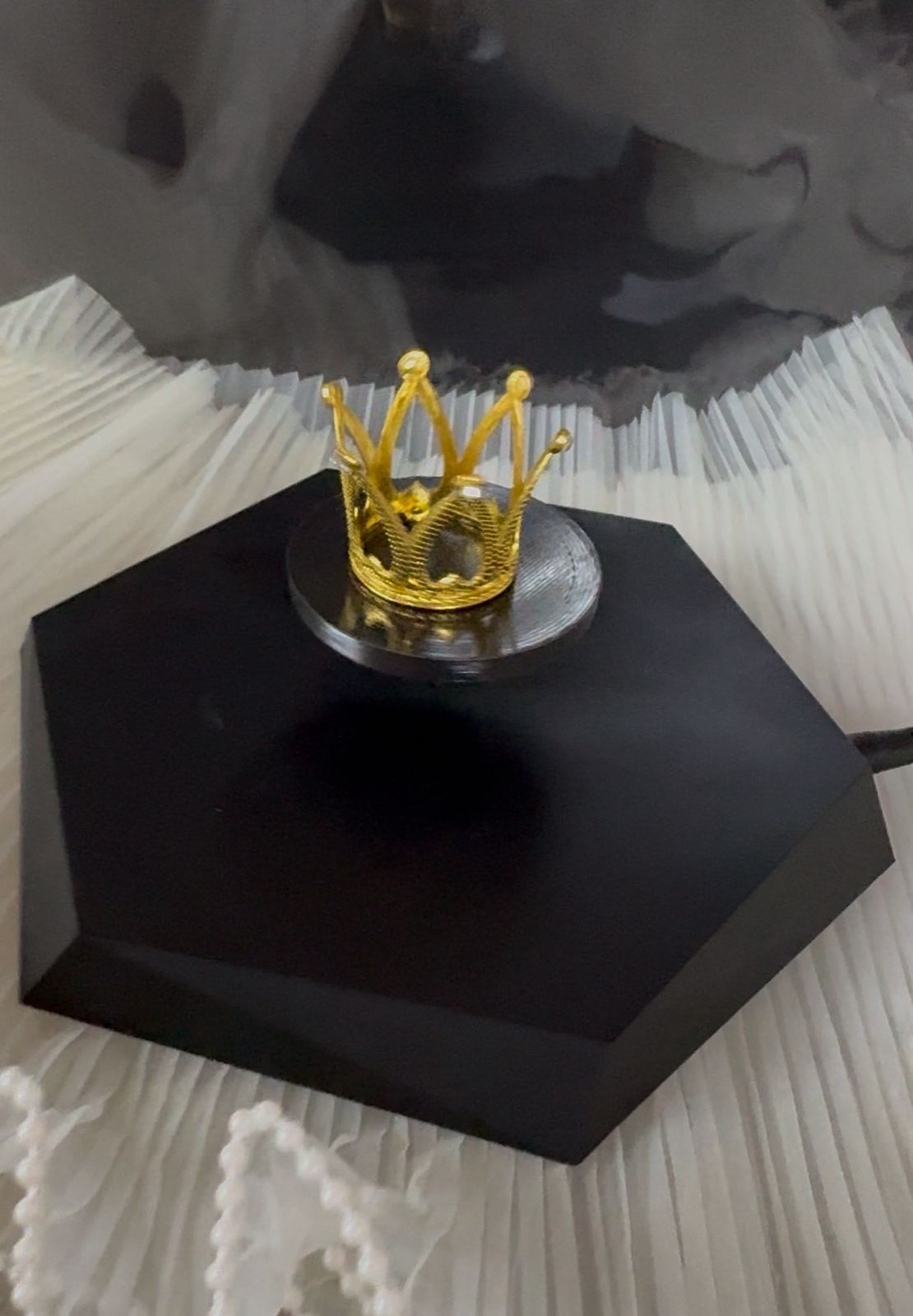 Magnetic Floating Levitating Machine (250 Grams Capacity)